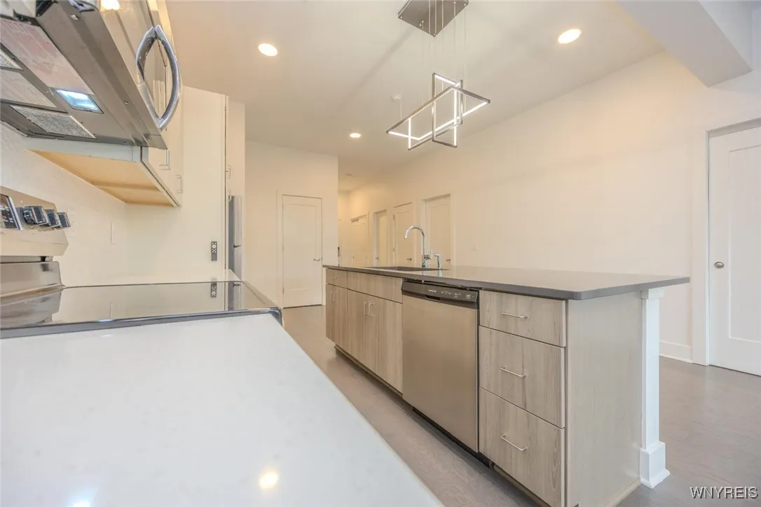 1020 Elmwood 402, Buffalo, New York 14422, Buffalo, New York 14422, 2 Bedrooms Bedrooms, 5 Rooms Rooms,1 BathroomBathrooms,Residential Lease,For Rent,1020 Elmwood 402, Buffalo, New York 14422,0,B1647021