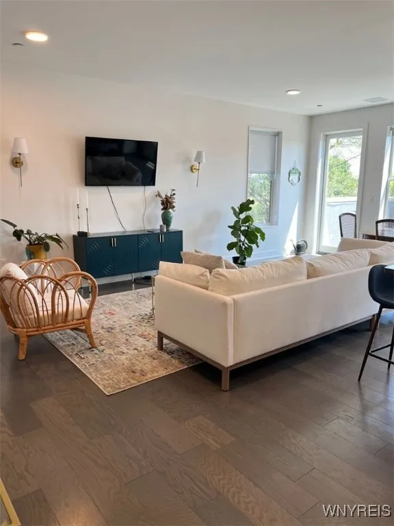 1020 Elmwood 402, Buffalo, New York 14422, Buffalo, New York 14222, 2 Bedrooms Bedrooms, 5 Rooms Rooms,1 BathroomBathrooms,Residential Lease,Closed,1020 Elmwood 402, Buffalo, New York 14422,0,B1647021