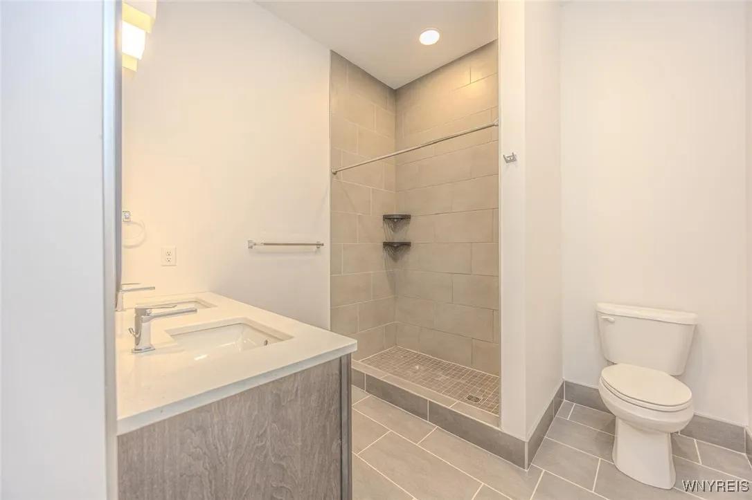 1020 Elmwood 402, Buffalo, New York 14422, Buffalo, New York 14422, 2 Bedrooms Bedrooms, 5 Rooms Rooms,1 BathroomBathrooms,Residential Lease,For Rent,1020 Elmwood 402, Buffalo, New York 14422,0,B1647021