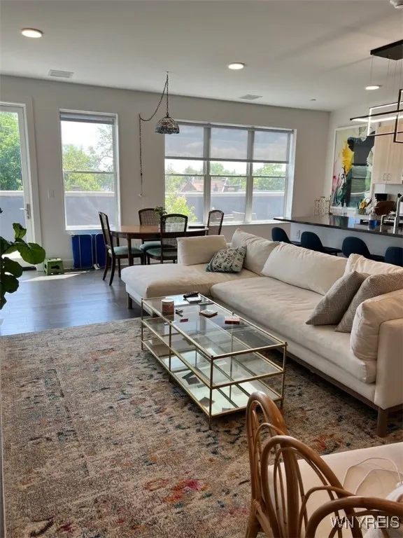 1020 Elmwood 402, Buffalo, New York 14422, Buffalo, New York 14222, 2 Bedrooms Bedrooms, 5 Rooms Rooms,1 BathroomBathrooms,Residential Lease,Closed,1020 Elmwood 402, Buffalo, New York 14422,0,B1647021