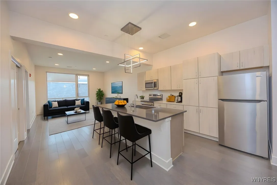 1020 Elmwood 402, Buffalo, New York 14422, Buffalo, New York 14222, 2 Bedrooms Bedrooms, 5 Rooms Rooms,1 BathroomBathrooms,Residential Lease,Closed,1020 Elmwood 402, Buffalo, New York 14422,0,B1647021