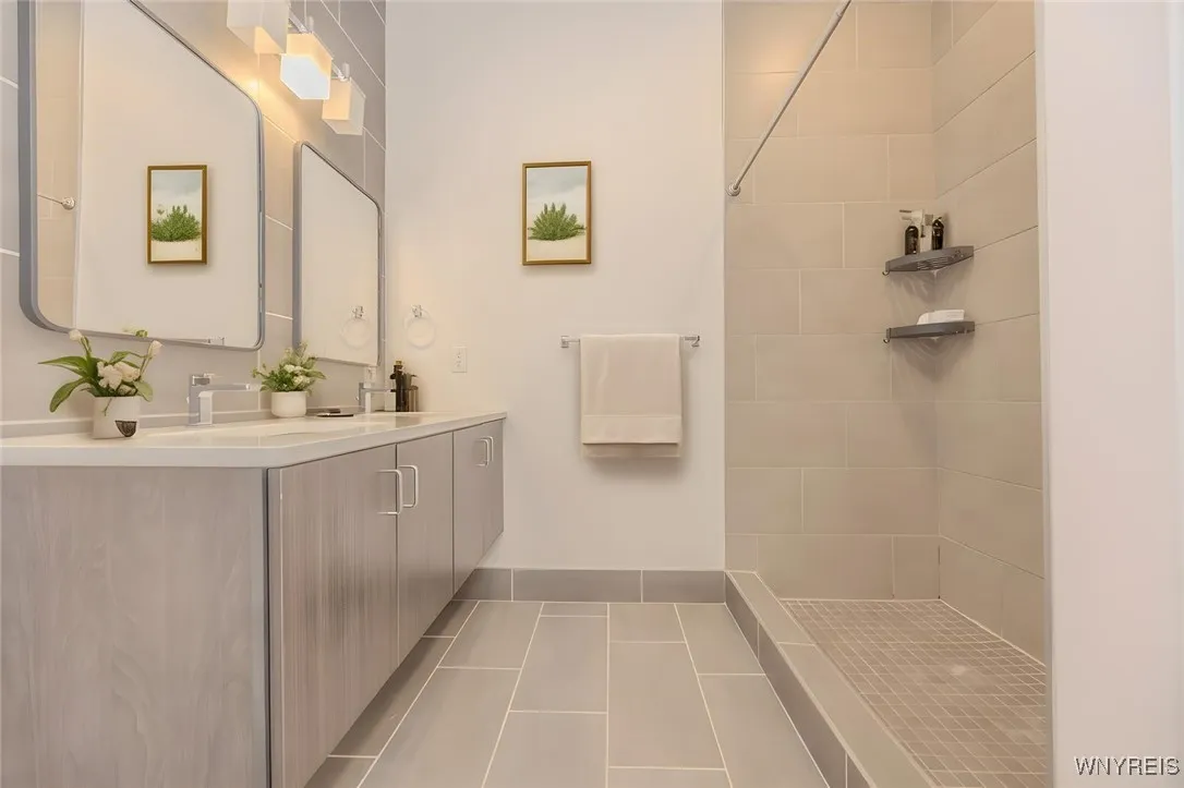 1020 Elmwood 402, Buffalo, New York 14422, Buffalo, New York 14222, 2 Bedrooms Bedrooms, 5 Rooms Rooms,1 BathroomBathrooms,Residential Lease,Closed,1020 Elmwood 402, Buffalo, New York 14422,0,B1647021