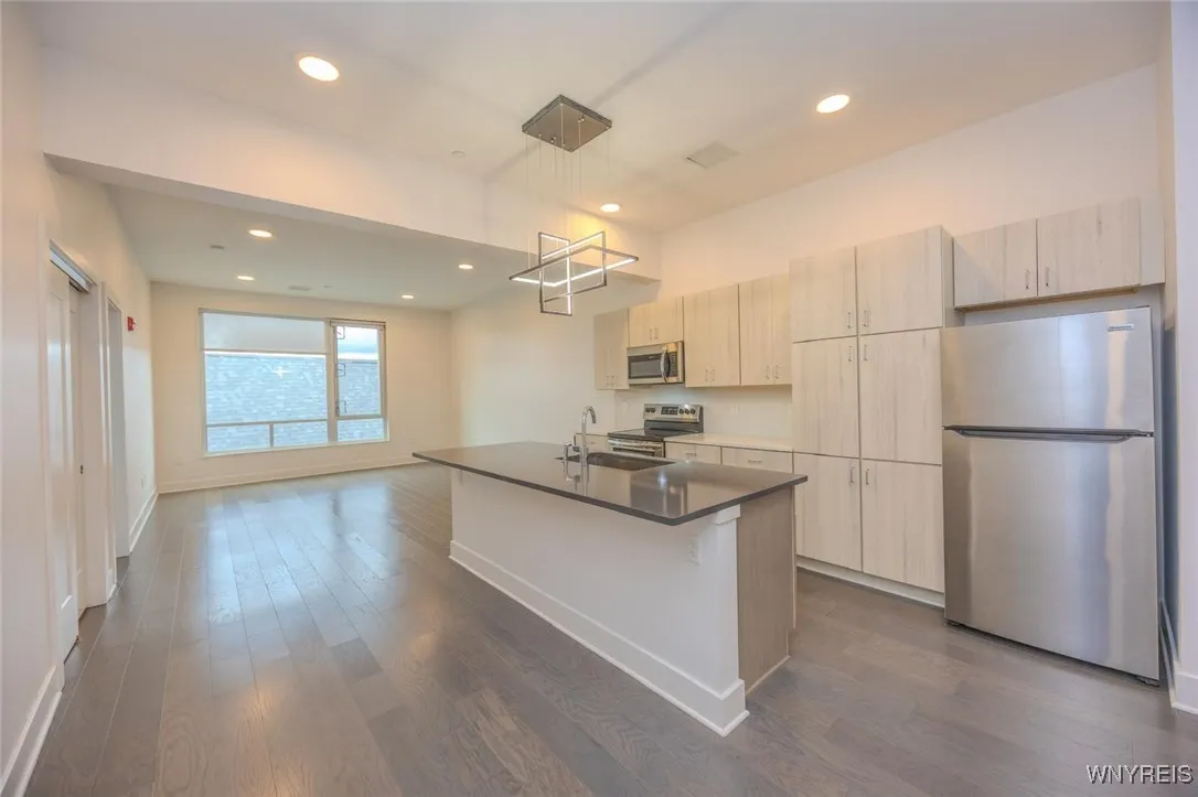 1020 Elmwood 402, Buffalo, New York 14422, Buffalo, New York 14222, 2 Bedrooms Bedrooms, 5 Rooms Rooms,1 BathroomBathrooms,Residential Lease,Closed,1020 Elmwood 402, Buffalo, New York 14422,0,B1647021
