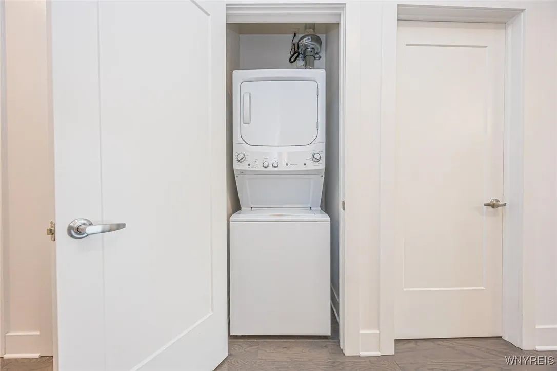 1020 Elmwood 402, Buffalo, New York 14422, Buffalo, New York 14222, 2 Bedrooms Bedrooms, 5 Rooms Rooms,1 BathroomBathrooms,Residential Lease,Closed,1020 Elmwood 402, Buffalo, New York 14422,0,B1647021