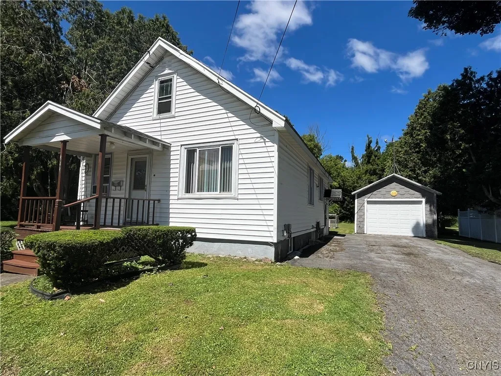 949 Hazelhurst Avenue, Utica, New York 13502, Utica, New York 13502, 2 Bedrooms Bedrooms, 5 Rooms Rooms,1 BathroomBathrooms,Residential,For Sale,949 Hazelhurst Avenue, Utica, New York 13502,0,S1647214