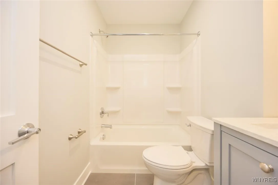 1008 Elmwood, Buffalo, New York 14222, Buffalo, New York 14222, 2 Bedrooms Bedrooms, 5 Rooms Rooms,1 BathroomBathrooms,Residential Lease,For Rent,1008 Elmwood, Buffalo, New York 14222,0,B1647023