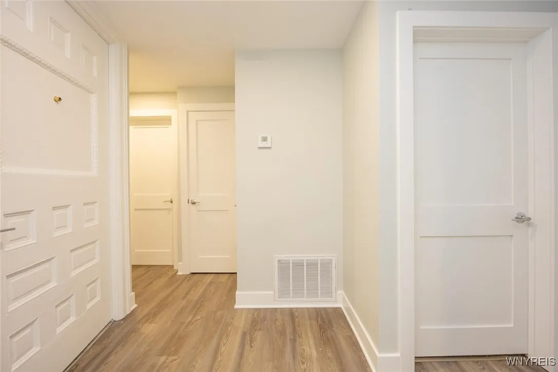 1008 Elmwood, Buffalo, New York 14222, Buffalo, New York 14222, 2 Bedrooms Bedrooms, 5 Rooms Rooms,1 BathroomBathrooms,Residential Lease,For Rent,1008 Elmwood, Buffalo, New York 14222,0,B1647023
