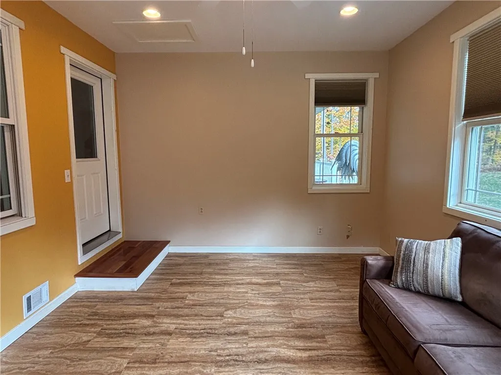 124 Glenn Lane, Morris, New York 13843, Morris, New York 13843, 2 Bedrooms Bedrooms, 8 Rooms Rooms,2 BathroomsBathrooms,Residential,For Sale,124 Glenn Lane, Morris, New York 13843,0,R1646385