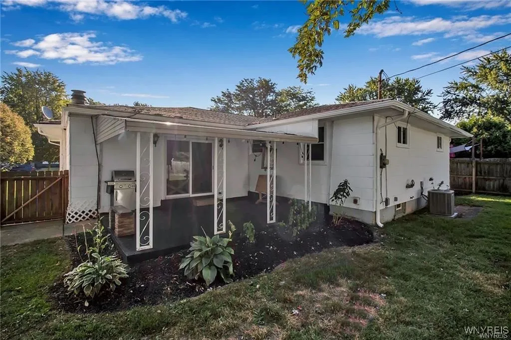 336 Fruitwood, Amherst, New York 14221, Amherst, New York 14221, 3 Bedrooms Bedrooms, 9 Rooms Rooms,1 BathroomBathrooms,Residential,For Sale,336 Fruitwood, Amherst, New York 14221,0,B1647369