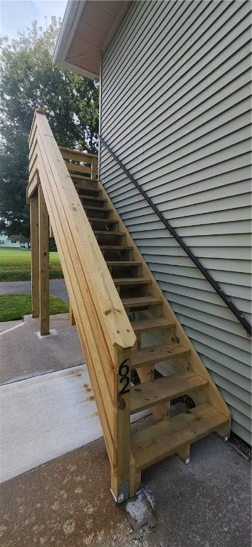 Brand New Steps and outside maintenance handled by the HOA