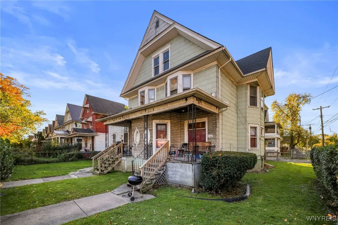 2201 Pierce Avenue, Niagara Falls, New York 14301, Niagara Falls, New York 14301, 7 Bedrooms Bedrooms, ,3 BathroomsBathrooms,Residential,For Sale,2201 Pierce Avenue, Niagara Falls, New York 14301,0,B1645749