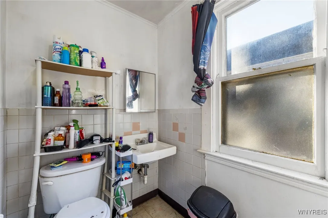2201 Pierce Avenue, Niagara Falls, New York 14301, Niagara Falls, New York 14301, 7 Bedrooms Bedrooms, ,3 BathroomsBathrooms,Residential,For Sale,2201 Pierce Avenue, Niagara Falls, New York 14301,0,B1645749