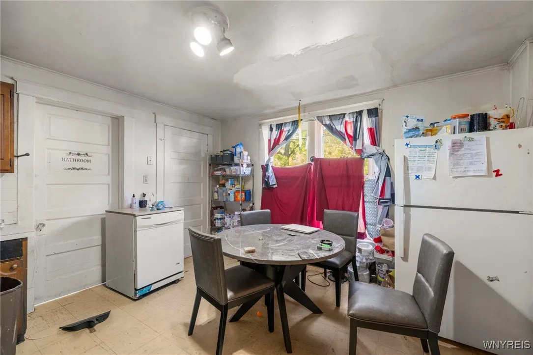 2201 Pierce Avenue, Niagara Falls, New York 14301, Niagara Falls, New York 14301, 7 Bedrooms Bedrooms, ,3 BathroomsBathrooms,Residential,For Sale,2201 Pierce Avenue, Niagara Falls, New York 14301,0,B1645749