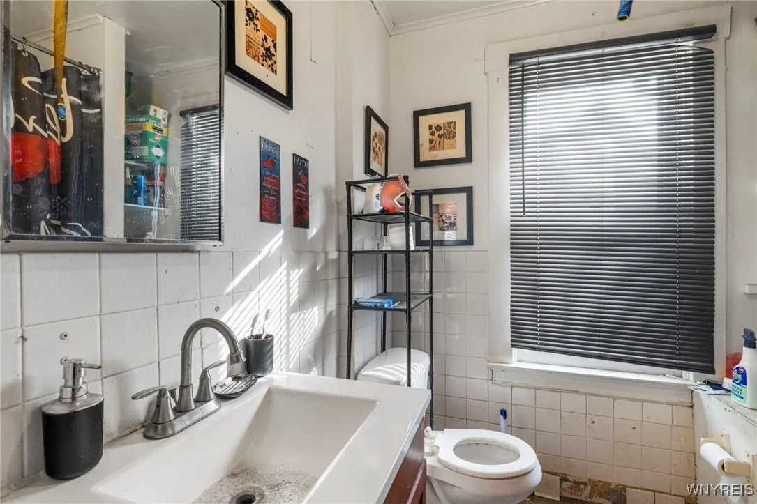 2201 Pierce Avenue, Niagara Falls, New York 14301, Niagara Falls, New York 14301, 7 Bedrooms Bedrooms, ,3 BathroomsBathrooms,Residential,For Sale,2201 Pierce Avenue, Niagara Falls, New York 14301,0,B1645749