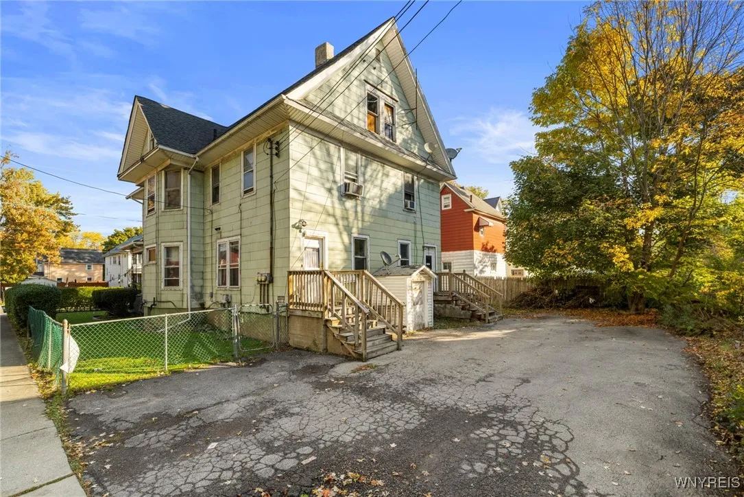 2201 Pierce Avenue, Niagara Falls, New York 14301, Niagara Falls, New York 14301, 7 Bedrooms Bedrooms, ,3 BathroomsBathrooms,Residential,For Sale,2201 Pierce Avenue, Niagara Falls, New York 14301,0,B1645749