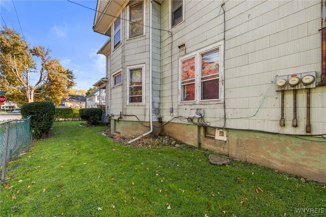 2201 Pierce Avenue, Niagara Falls, New York 14301, Niagara Falls, New York 14301, 7 Bedrooms Bedrooms, ,3 BathroomsBathrooms,Residential,For Sale,2201 Pierce Avenue, Niagara Falls, New York 14301,0,B1645749