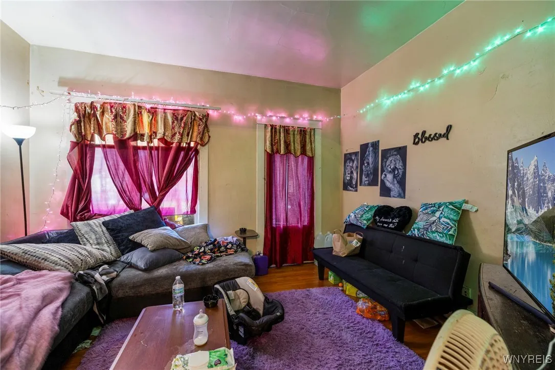 2201 Pierce Avenue, Niagara Falls, New York 14301, Niagara Falls, New York 14301, 7 Bedrooms Bedrooms, ,3 BathroomsBathrooms,Residential,For Sale,2201 Pierce Avenue, Niagara Falls, New York 14301,0,B1645749