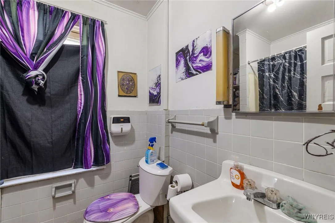 2201 Pierce Avenue, Niagara Falls, New York 14301, Niagara Falls, New York 14301, 7 Bedrooms Bedrooms, ,3 BathroomsBathrooms,Residential,For Sale,2201 Pierce Avenue, Niagara Falls, New York 14301,0,B1645749