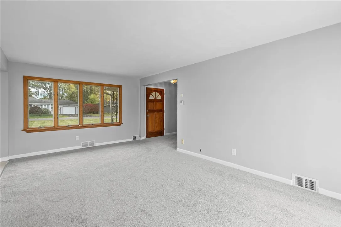 21 West Crest Drive, Gates, New York 14606, Gates, New York 14606, 3 Bedrooms Bedrooms, 7 Rooms Rooms,1 BathroomBathrooms,Residential,For Sale,21 West Crest Drive, Gates, New York 14606,0,R1644657