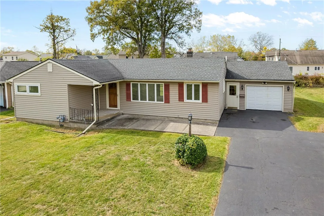 21 West Crest Drive, Gates, New York 14606, Gates, New York 14606, 3 Bedrooms Bedrooms, 7 Rooms Rooms,1 BathroomBathrooms,Residential,For Sale,21 West Crest Drive, Gates, New York 14606,0,R1644657