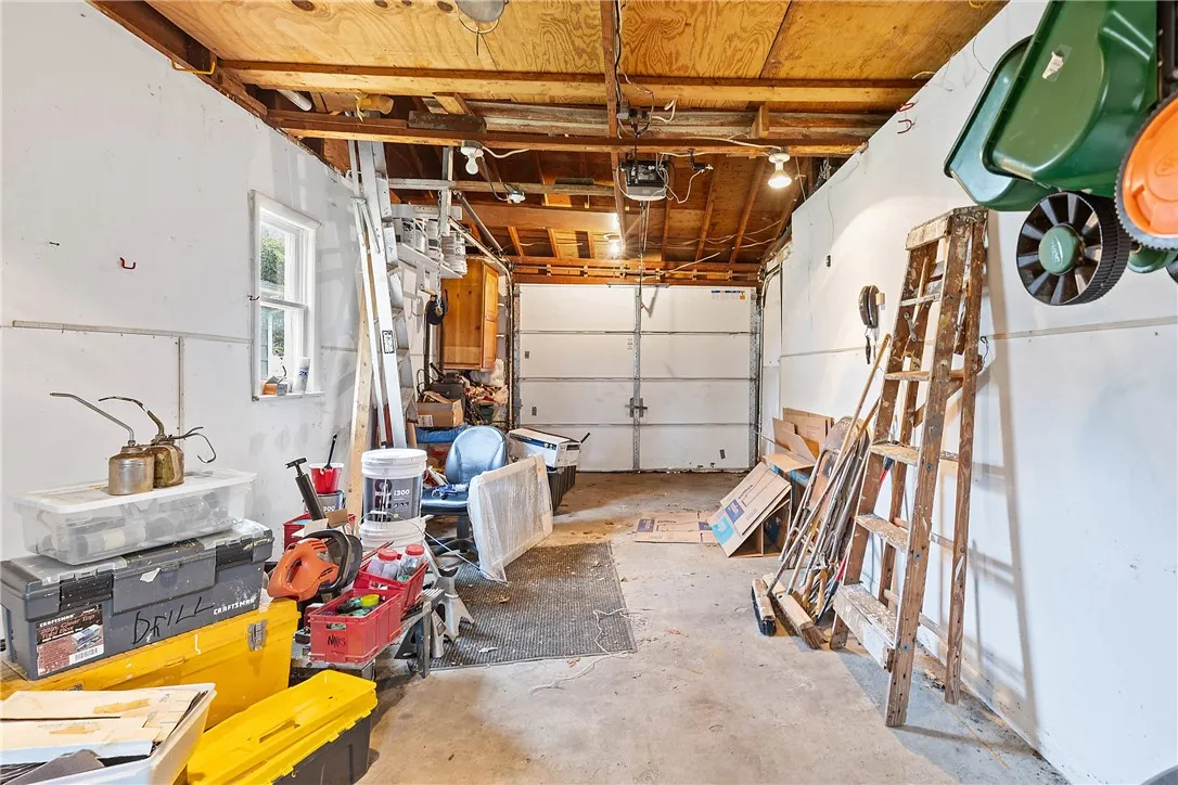 21 West Crest Drive, Gates, New York 14606, Gates, New York 14606, 3 Bedrooms Bedrooms, 7 Rooms Rooms,1 BathroomBathrooms,Residential,For Sale,21 West Crest Drive, Gates, New York 14606,0,R1644657