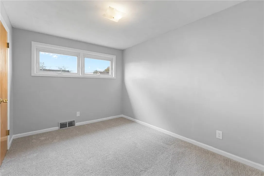 21 West Crest Drive, Gates, New York 14606, Gates, New York 14606, 3 Bedrooms Bedrooms, 7 Rooms Rooms,1 BathroomBathrooms,Residential,For Sale,21 West Crest Drive, Gates, New York 14606,0,R1644657