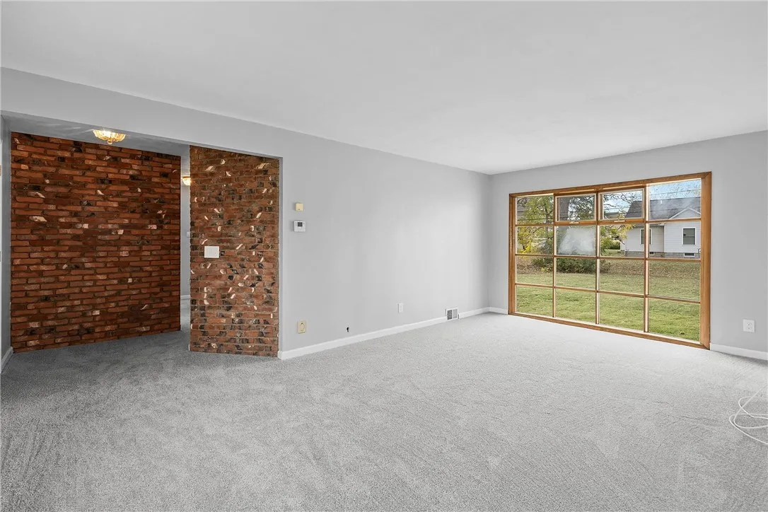 21 West Crest Drive, Gates, New York 14606, Gates, New York 14606, 3 Bedrooms Bedrooms, 7 Rooms Rooms,1 BathroomBathrooms,Residential,For Sale,21 West Crest Drive, Gates, New York 14606,0,R1644657