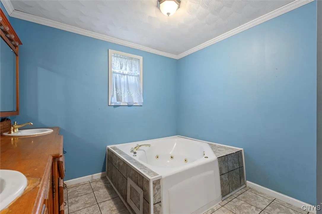 FIRST FLOOR BATH/DOUBLE SINK