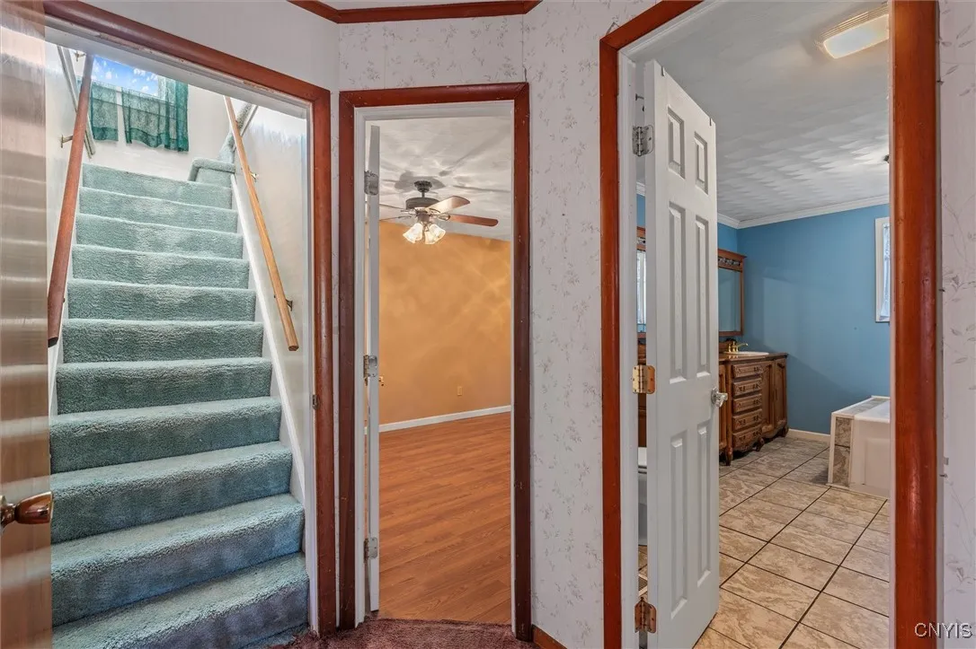 STAIRS/BEDROOM/BATH ENTRIES