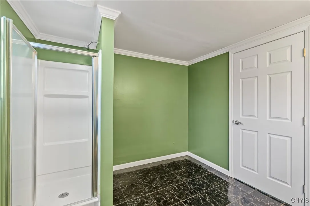 SECOND FLOOR BATH W/SHOWER