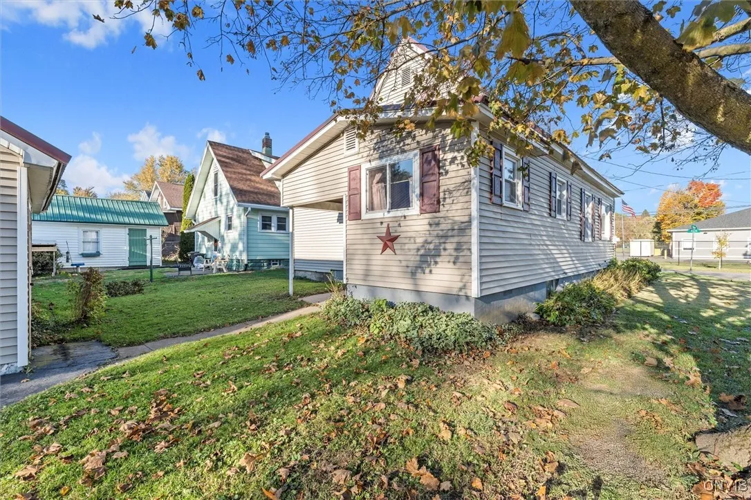 WALK WAY FROM GARAGE TO HOUSE