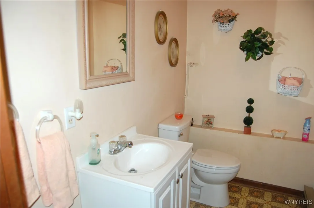 20 Park Lane Circle, Lockport City, New York 14094, Lockport City, New York 14094, 3 Bedrooms Bedrooms, 7 Rooms Rooms,1 BathroomBathrooms,Residential,For Sale,20 Park Lane Circle, Lockport City, New York 14094,0,B1647656