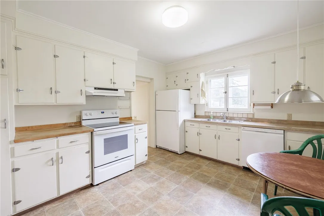 862 Marshall Road, Chili, New York 14624, Chili, New York 14624, 2 Bedrooms Bedrooms, 5 Rooms Rooms,1 BathroomBathrooms,Residential,For Sale,862 Marshall Road, Chili, New York 14624,0,R1647609