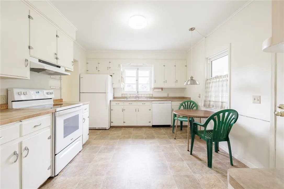 862 Marshall Road, Chili, New York 14624, Chili, New York 14624, 2 Bedrooms Bedrooms, 5 Rooms Rooms,1 BathroomBathrooms,Residential,For Sale,862 Marshall Road, Chili, New York 14624,0,R1647609