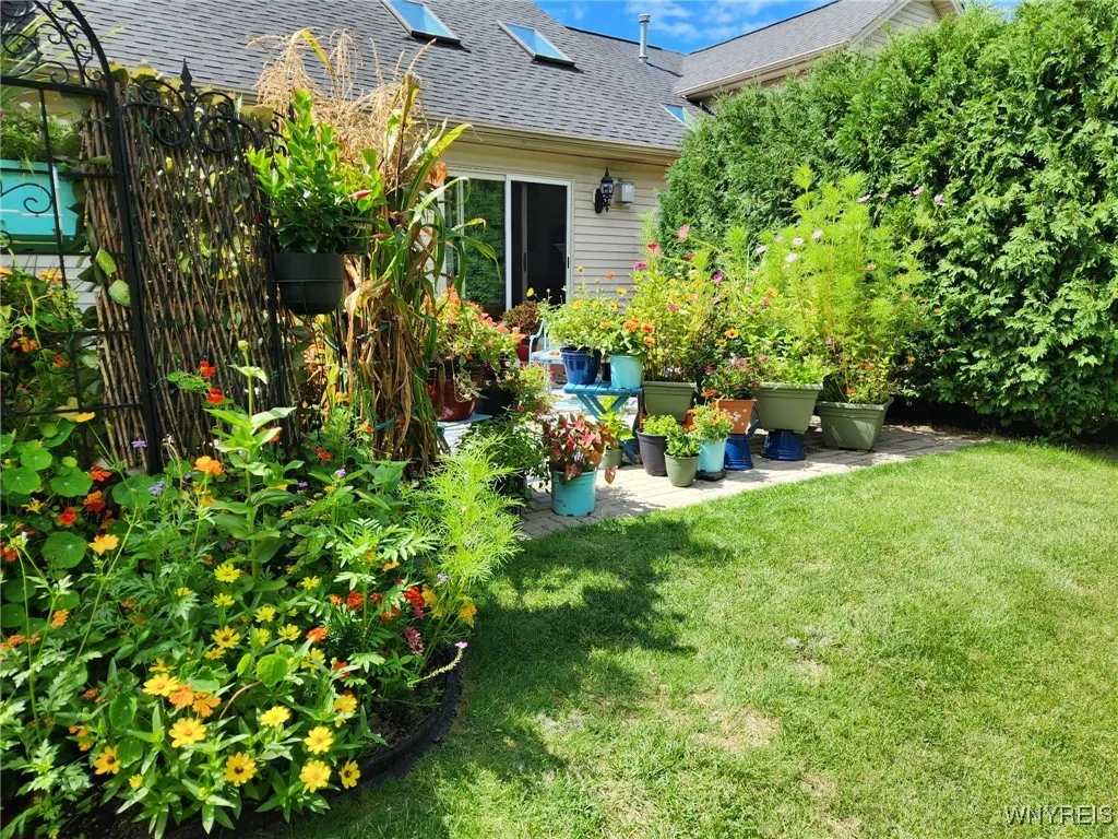 3011 Cloverbank Road 100, Hamburg, New York 14075, Hamburg, New York 14075, 2 Bedrooms Bedrooms, 7 Rooms Rooms,2 BathroomsBathrooms,Residential,For Sale,3011 Cloverbank Road 100, Hamburg, New York 14075,0,B1647270