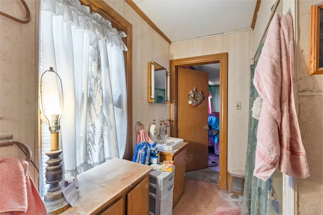 14 Capitol Street, Auburn, New York 13021, Auburn, New York 13021, 3 Bedrooms Bedrooms, ,2 BathroomsBathrooms,Residential,For Sale,14 Capitol Street, Auburn, New York 13021,0,R1647679