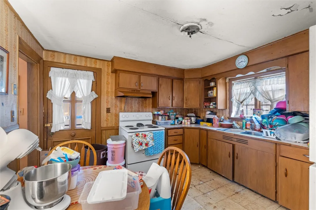 14 Capitol Street, Auburn, New York 13021, Auburn, New York 13021, 3 Bedrooms Bedrooms, ,2 BathroomsBathrooms,Residential,For Sale,14 Capitol Street, Auburn, New York 13021,0,R1647679