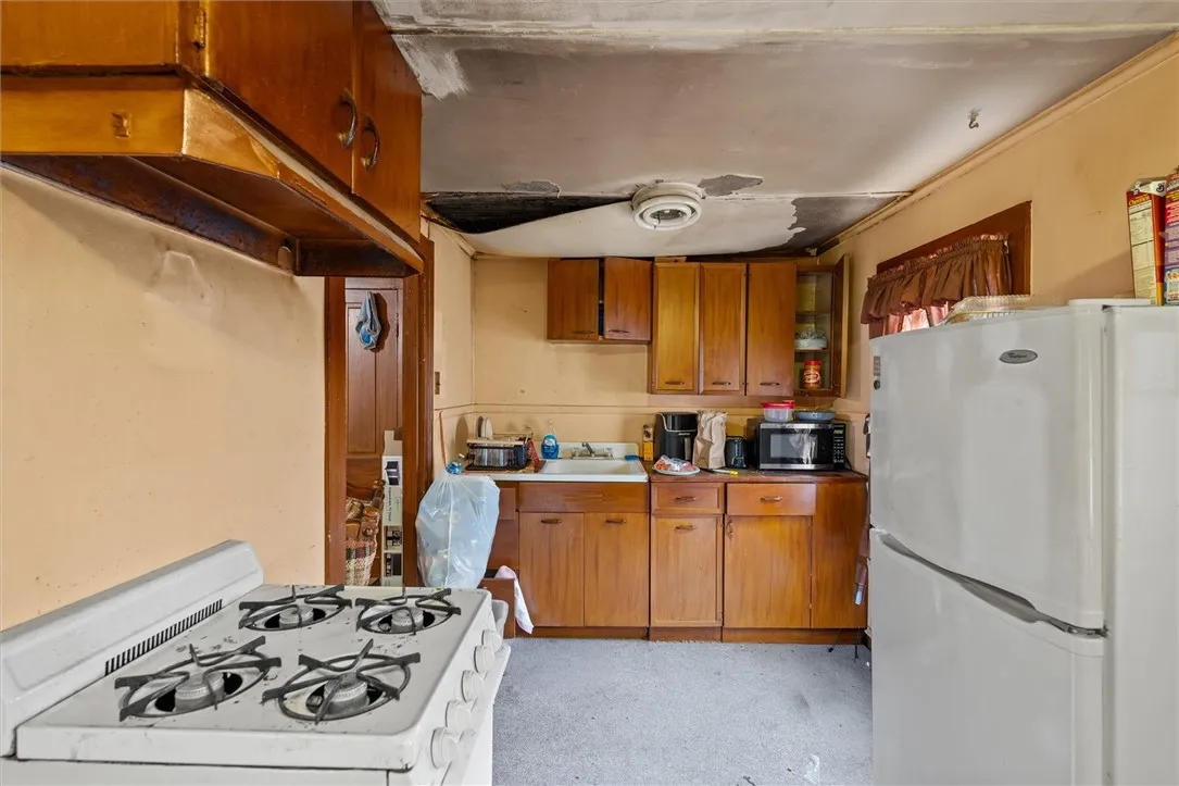 14 Capitol Street, Auburn, New York 13021, Auburn, New York 13021, 3 Bedrooms Bedrooms, ,2 BathroomsBathrooms,Residential,For Sale,14 Capitol Street, Auburn, New York 13021,0,R1647679
