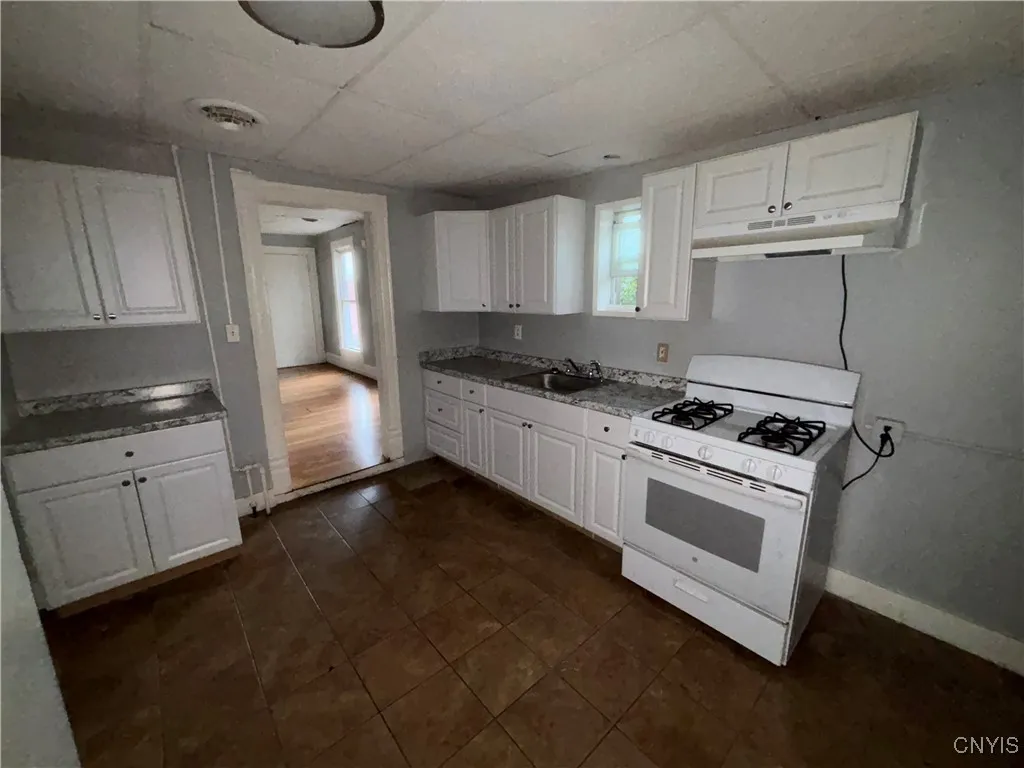 901 Willis Avenue, Syracuse, New York 13204, Syracuse, New York 13204, 6 Bedrooms Bedrooms, ,2 BathroomsBathrooms,Residential,For Sale,901 Willis Avenue, Syracuse, New York 13204,0,S1647711