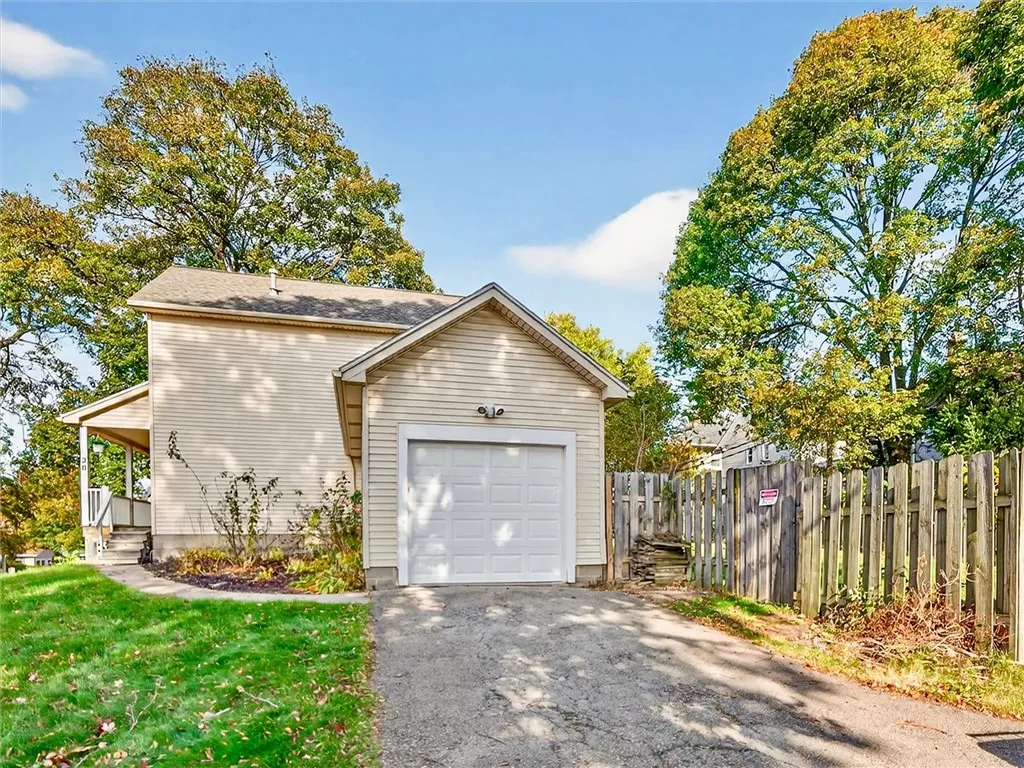 20 Hampden Road, Rochester, New York 14610, Rochester, New York 14610, 3 Bedrooms Bedrooms, 6 Rooms Rooms,1 BathroomBathrooms,Residential,For Sale,20 Hampden Road, Rochester, New York 14610,0,R1647705