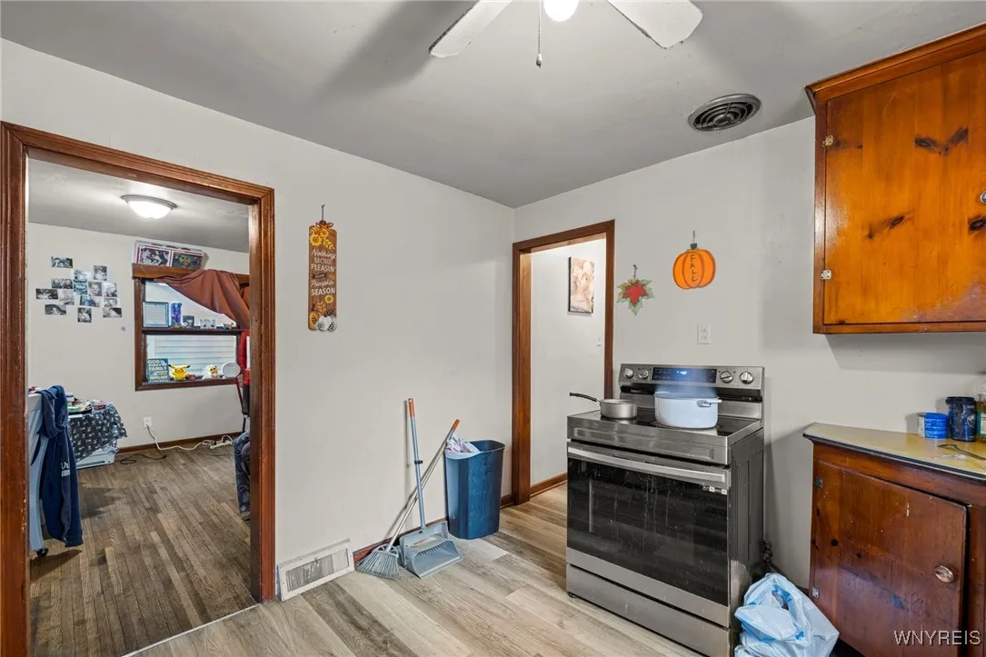423 Elmwood Avenue, Niagara Falls, New York 14301, Niagara Falls, New York 14301, 4 Bedrooms Bedrooms, ,2 BathroomsBathrooms,Residential,For Sale,423 Elmwood Avenue, Niagara Falls, New York 14301,0,B1646972