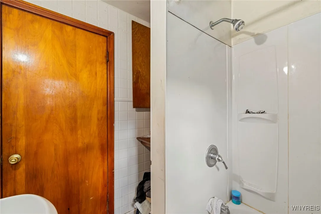 423 Elmwood Avenue, Niagara Falls, New York 14301, Niagara Falls, New York 14301, 4 Bedrooms Bedrooms, ,2 BathroomsBathrooms,Residential,For Sale,423 Elmwood Avenue, Niagara Falls, New York 14301,0,B1646972