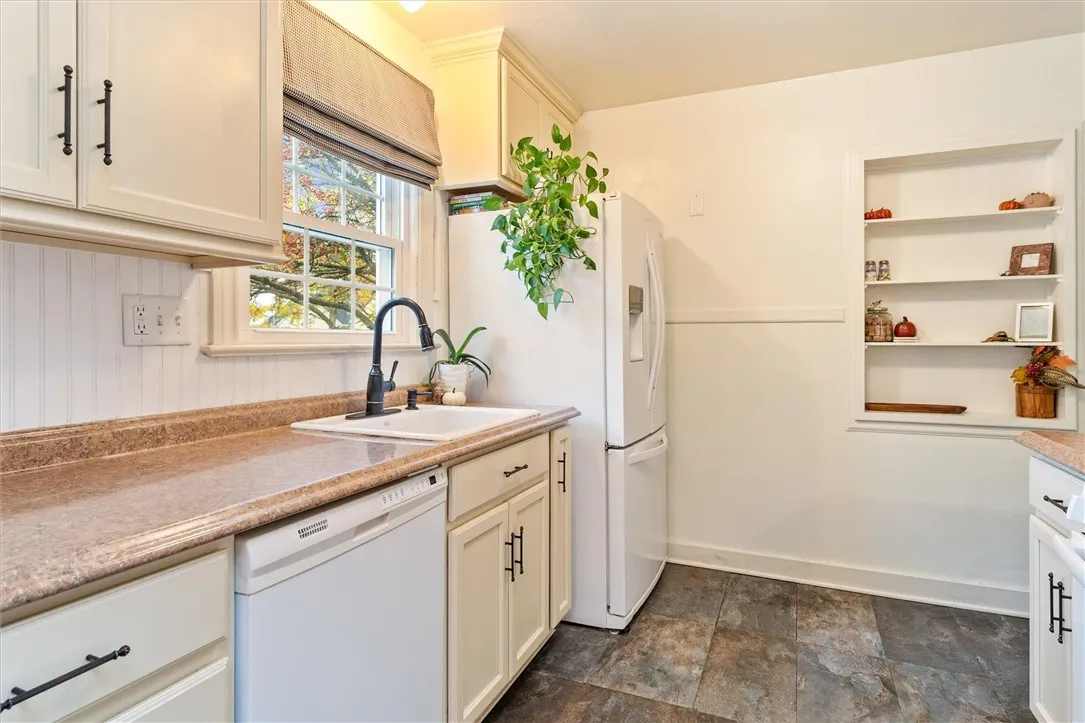 99 Chesterton Road, Greece, New York 14626, Greece, New York 14626, 3 Bedrooms Bedrooms, 7 Rooms Rooms,1 BathroomBathrooms,Residential,For Sale,99 Chesterton Road, Greece, New York 14626,0,R1647751