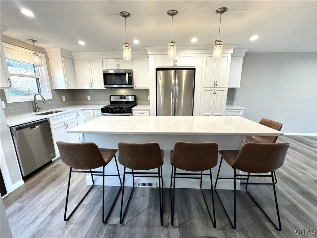 62 Chestnut, New Hartford, New York 13413, New Hartford, New York 13413, 2 Bedrooms Bedrooms, 5 Rooms Rooms,1 BathroomBathrooms,Residential Lease,For Rent,62 Chestnut, New Hartford, New York 13413,0,S1647748