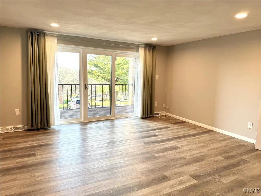 62 Chestnut, New Hartford, New York 13413, New Hartford, New York 13413, 2 Bedrooms Bedrooms, 5 Rooms Rooms,1 BathroomBathrooms,Residential Lease,For Rent,62 Chestnut, New Hartford, New York 13413,0,S1647748