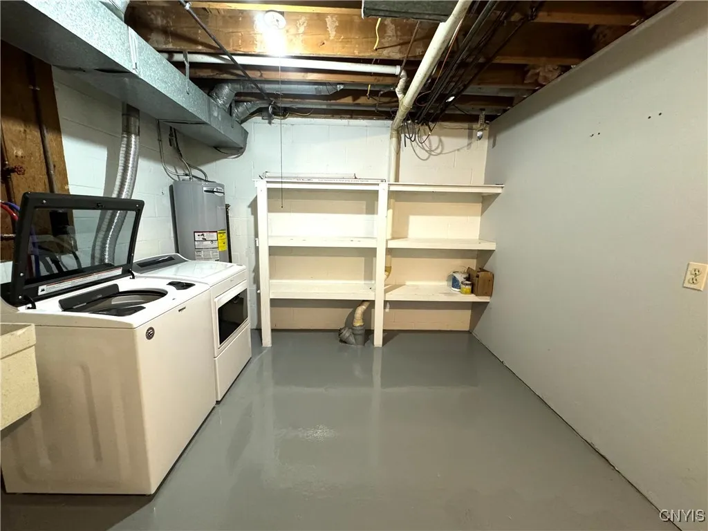 62 Chestnut, New Hartford, New York 13413, New Hartford, New York 13413, 2 Bedrooms Bedrooms, 5 Rooms Rooms,1 BathroomBathrooms,Residential Lease,For Rent,62 Chestnut, New Hartford, New York 13413,0,S1647748