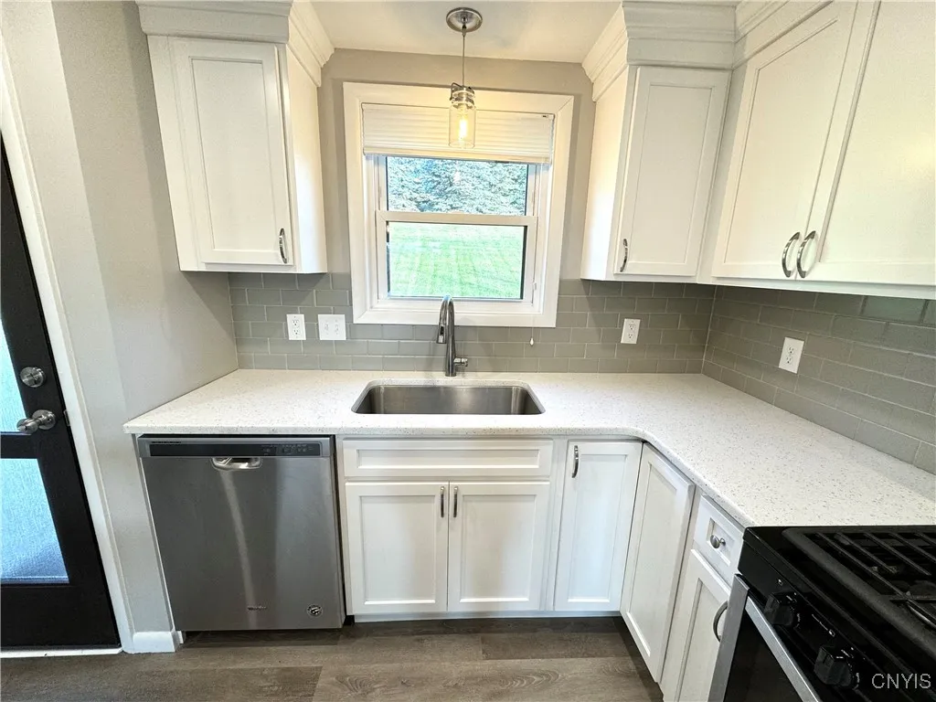 62 Chestnut, New Hartford, New York 13413, New Hartford, New York 13413, 2 Bedrooms Bedrooms, 5 Rooms Rooms,1 BathroomBathrooms,Residential Lease,For Rent,62 Chestnut, New Hartford, New York 13413,0,S1647748
