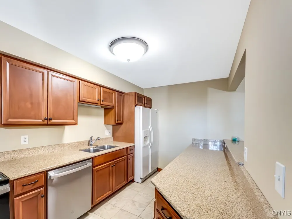 917 Madison Street 5, Syracuse, New York 13210, Syracuse, New York 13210, 2 Bedrooms Bedrooms, 6 Rooms Rooms,1 BathroomBathrooms,Residential Lease,For Rent,917 Madison Street 5, Syracuse, New York 13210,0,S1647720