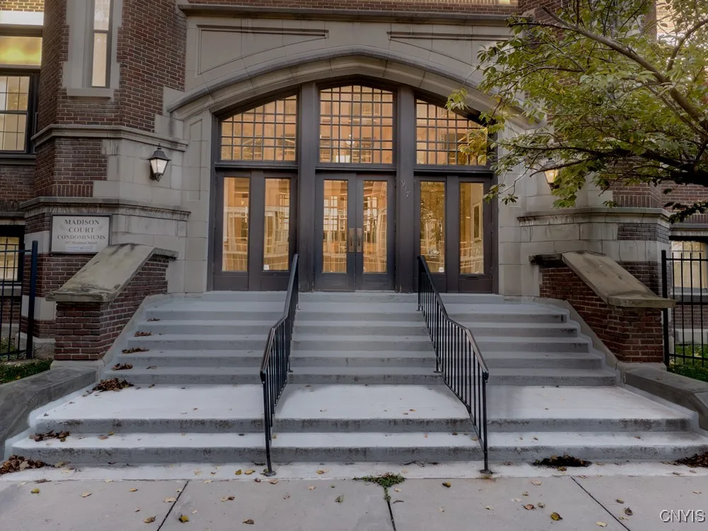 917 Madison Street 5, Syracuse, New York 13210, Syracuse, New York 13210, 2 Bedrooms Bedrooms, 6 Rooms Rooms,1 BathroomBathrooms,Residential Lease,For Rent,917 Madison Street 5, Syracuse, New York 13210,0,S1647720