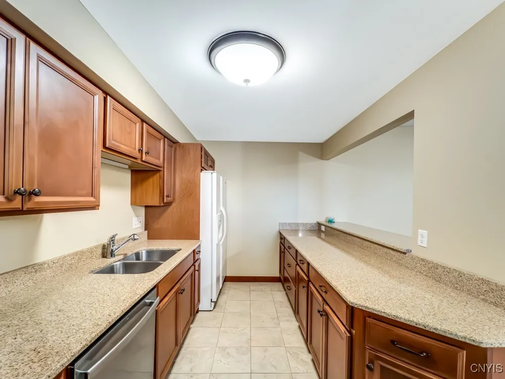 917 Madison Street 5, Syracuse, New York 13210, Syracuse, New York 13210, 2 Bedrooms Bedrooms, 6 Rooms Rooms,1 BathroomBathrooms,Residential Lease,For Rent,917 Madison Street 5, Syracuse, New York 13210,0,S1647720